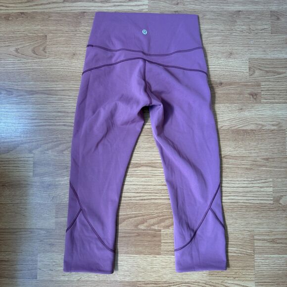 Lululemon In Movement Crop *Everlux 19" in Misty Merlot Size 4 - Picture 3 of 6